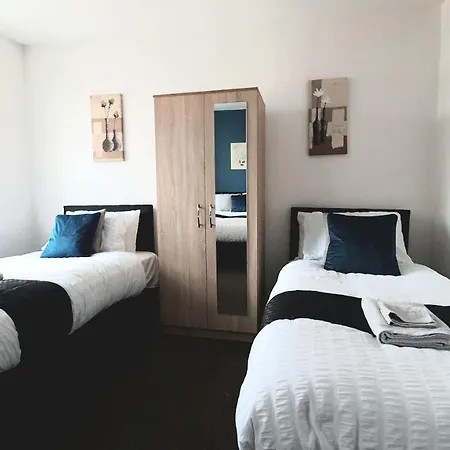 Salford Ark Comfort Stays Near Salford Royal And Trafford Centre-2